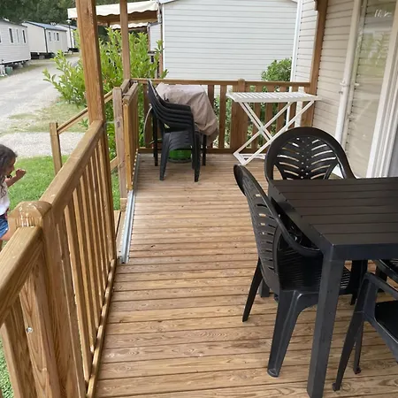 Mobile-home 6-8 Personnes Les Viviers Kemping *